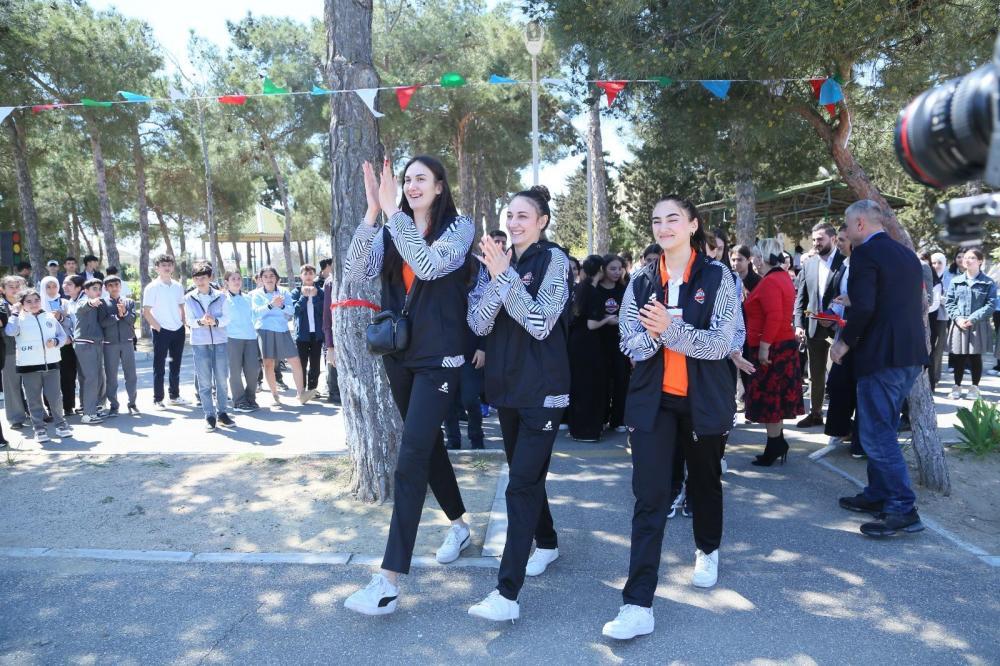 “DH Volley” komandası voleybol meydançası inşa edib