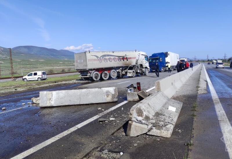 Серьезное ДТП на трассе Баку-Губа,
