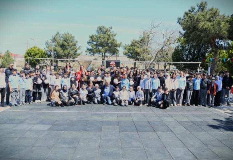 “DH Volley” komandası voleybol meydançası inşa edib
