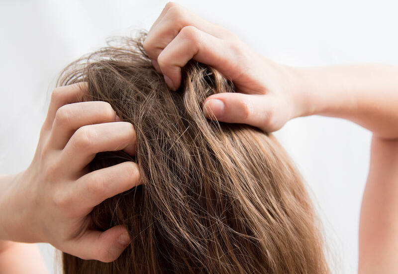 Дефицит железа в волосах оказался связан с парализующей болезнью