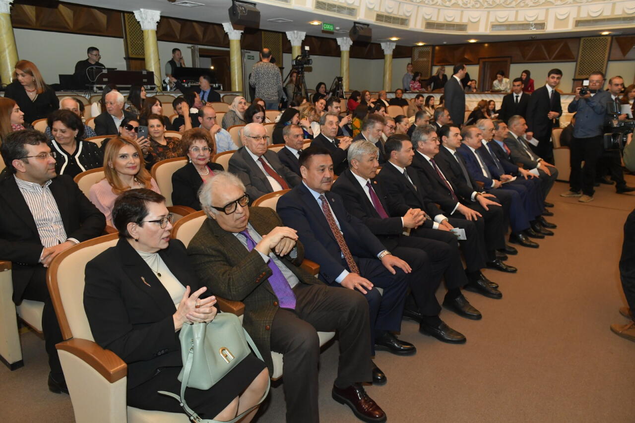 Из Кыргызстана в Азербайджан с любовью: Душевная история Данияра и Джамили встречена овациями