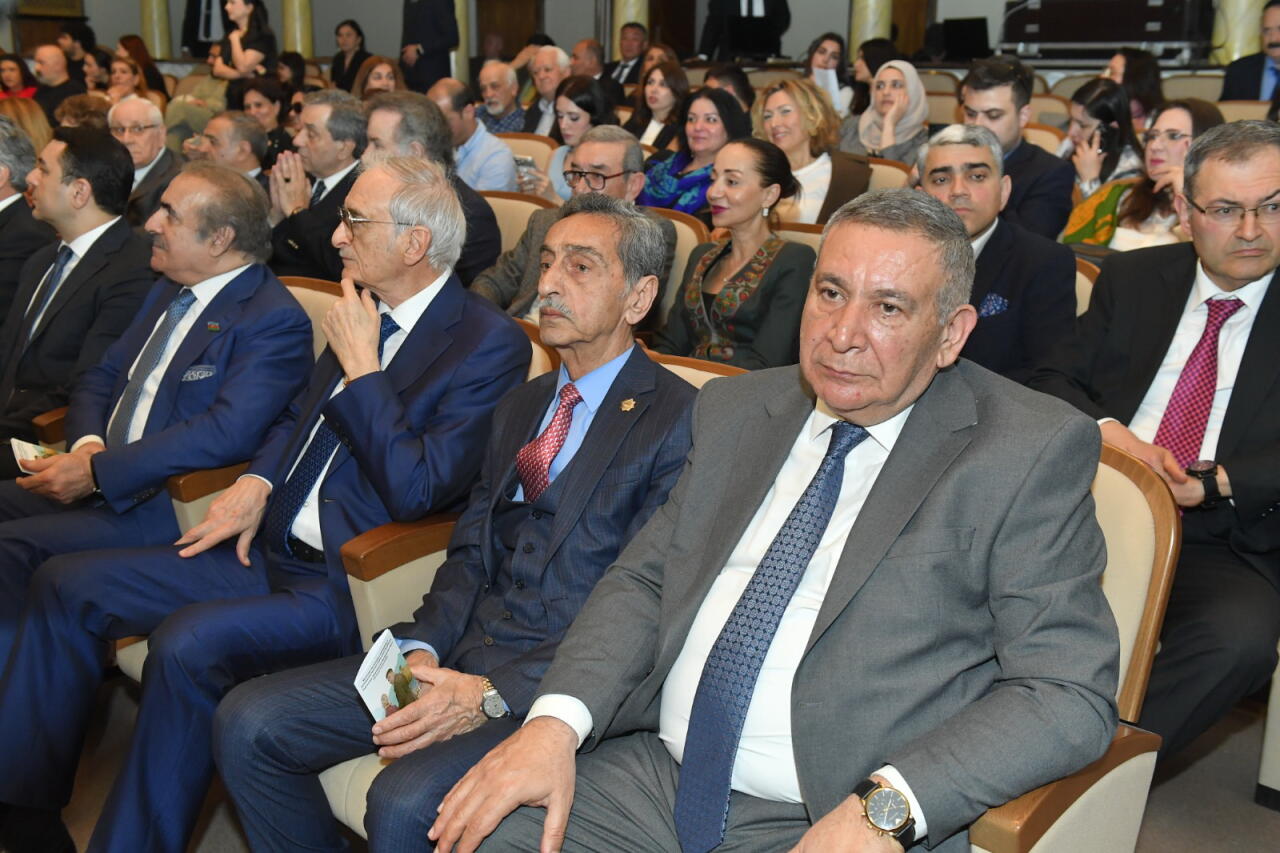 Из Кыргызстана в Азербайджан с любовью: Душевная история Данияра и Джамили встречена овациями