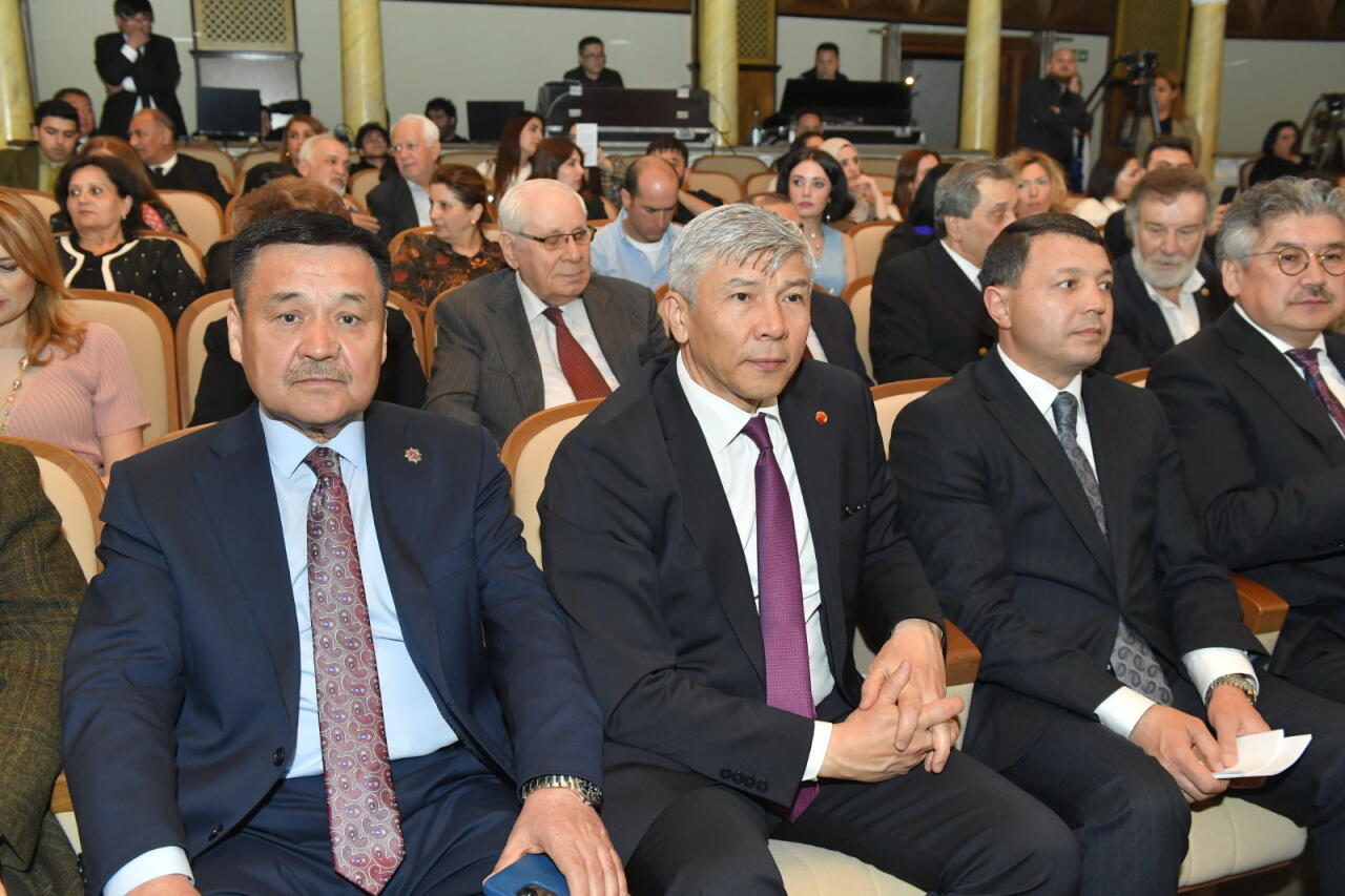 Из Кыргызстана в Азербайджан с любовью: Душевная история Данияра и Джамили встречена овациями