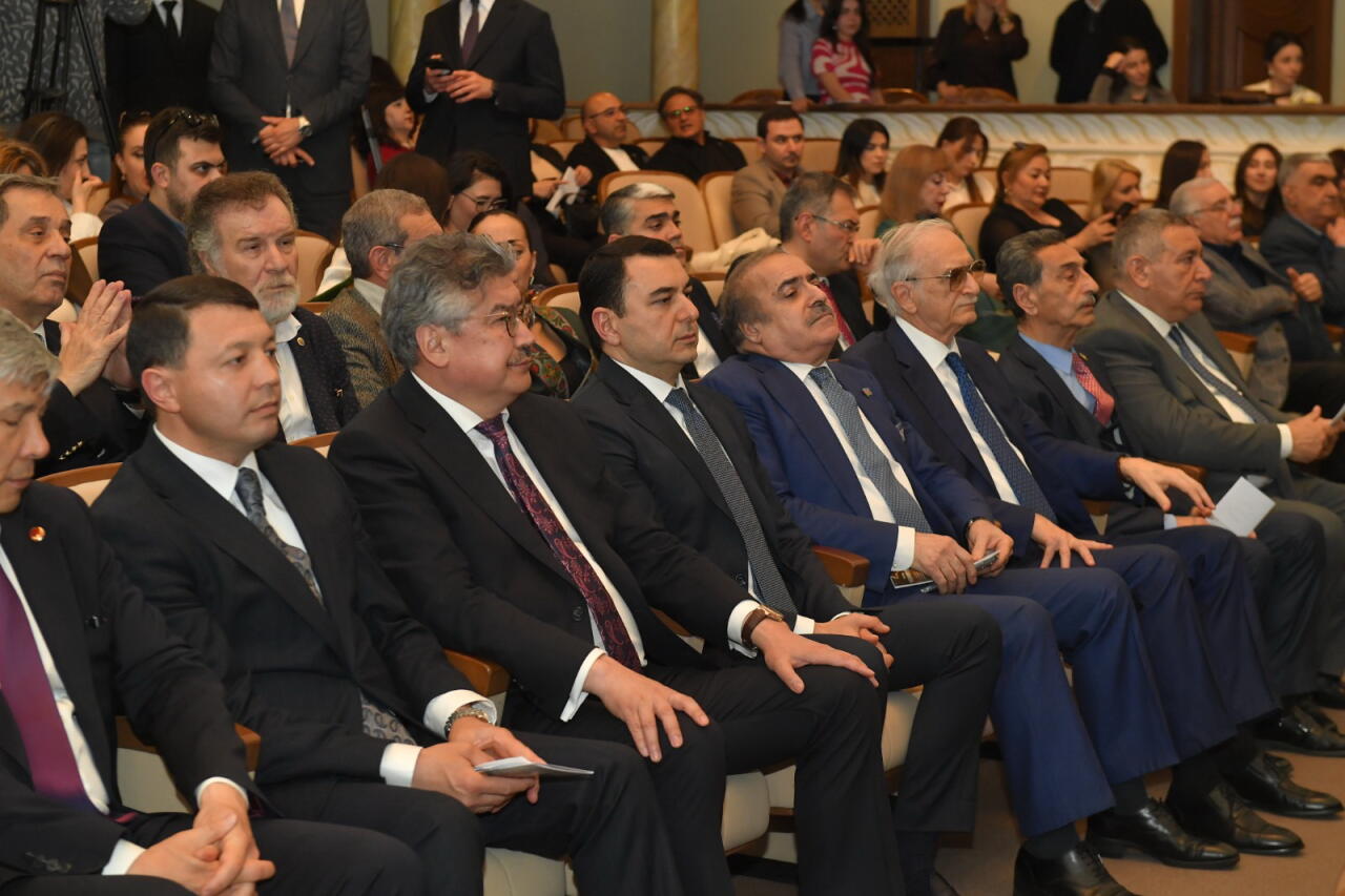 Из Кыргызстана в Азербайджан с любовью: Душевная история Данияра и Джамили встречена овациями