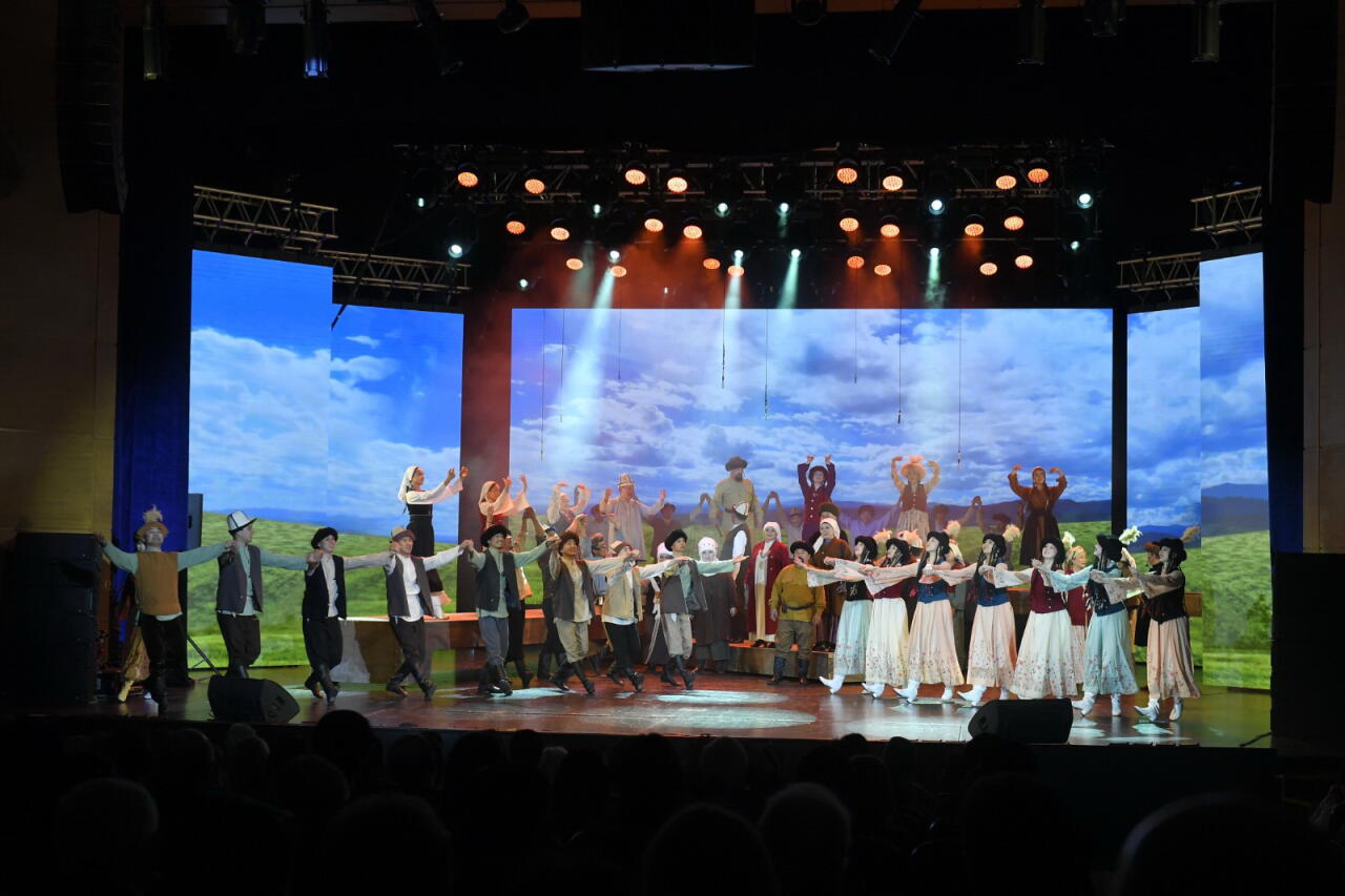 Из Кыргызстана в Азербайджан с любовью: Душевная история Данияра и Джамили встречена овациями