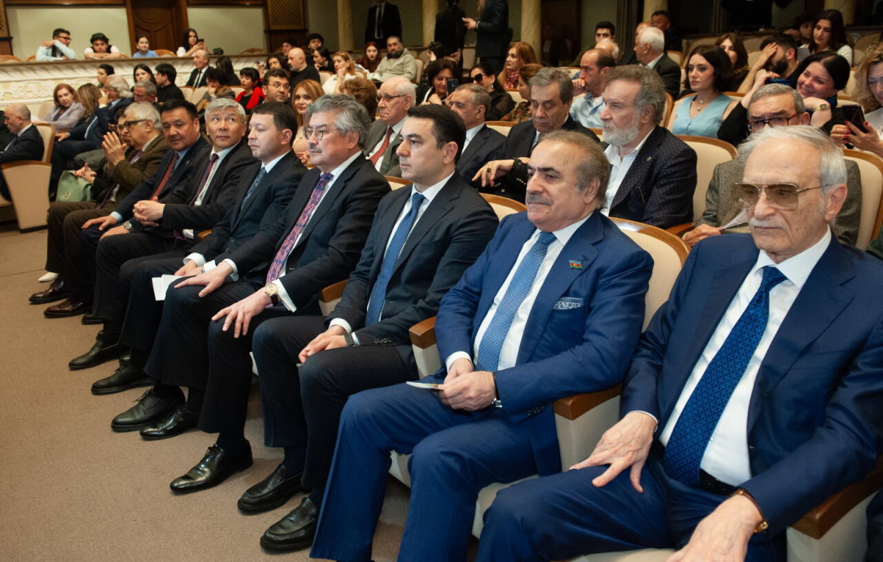 Из Кыргызстана в Азербайджан с любовью: Душевная история Данияра и Джамили встречена овациями