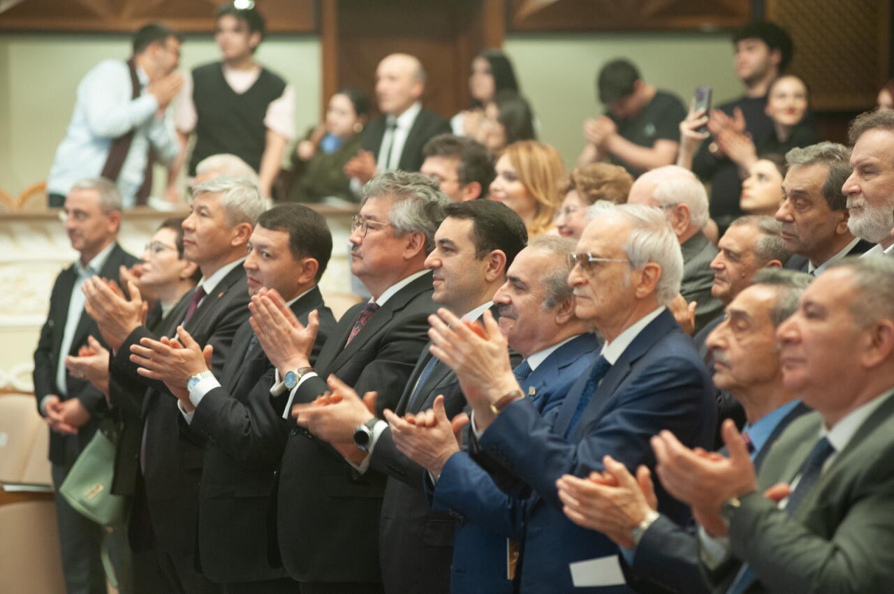 Из Кыргызстана в Азербайджан с любовью: Душевная история Данияра и Джамили встречена овациями