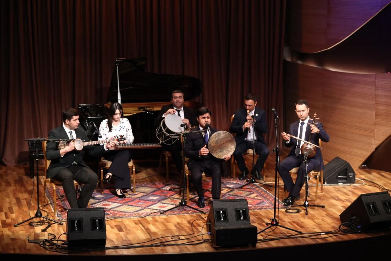 В Международном центре мугама прошел вечер, посвященный вкладу деятелей культуры в национальное наследие