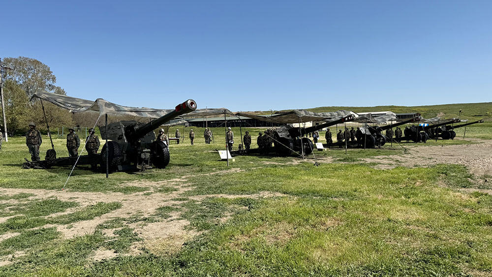 Закир Гасанов встретился с личным составом, несущим службу на освобождённых территориях