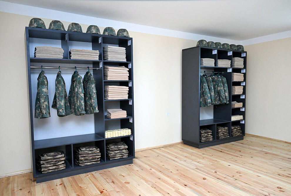 Закир Гасанов встретился с личным составом, несущим службу на освобождённых территориях