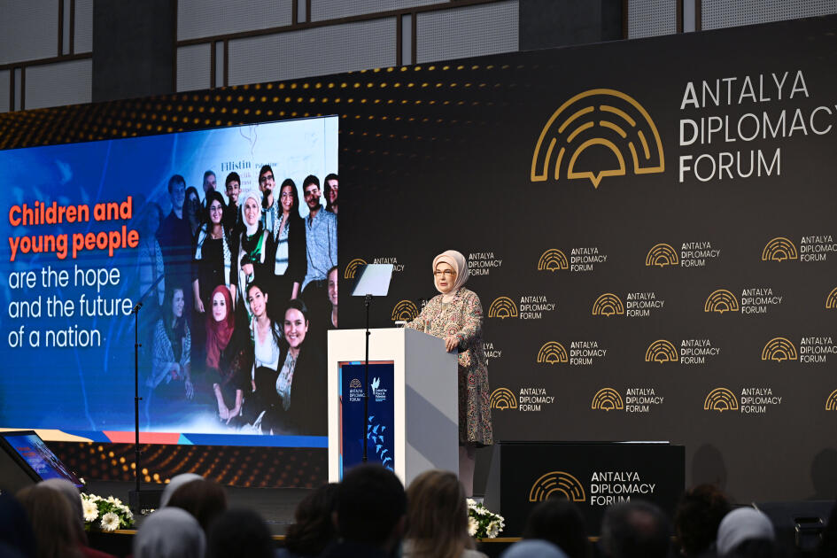 Azərbaycanın birinci xanımı Mehriban Əliyeva Antalyada “Fələstində sülh naminə birləşərək: Təhsil sisteminin məhv edilməsi ilə mübarizə və gələcəyin qorunması” adlı paneldə iştirak edib