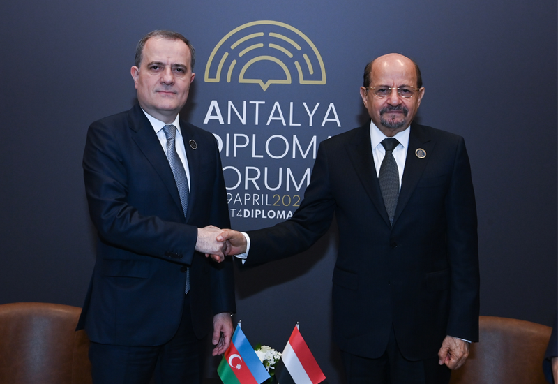 Джейхун Байрамов обсудил с йеменским коллегой укрепление двусторонних отношений