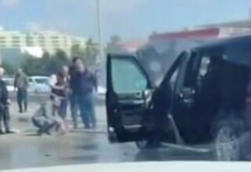 В Баку загорелся Land Rover