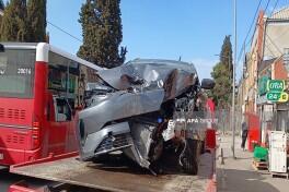 В Гяндже после ДТП повреждены линии связи, газа и электроснабжения