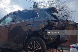 В Гяндже после ДТП повреждены линии связи, газа и электроснабжения