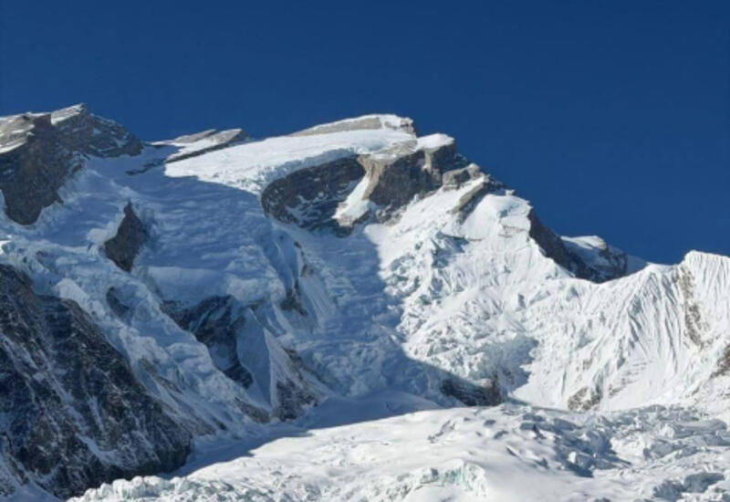 Азербайджанский альпинист покорил вершину Аннапурна в Гималаях