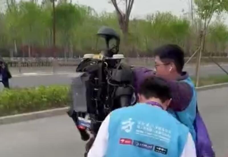 В Пекине роботы-участники полумарафона потребовали техобслуживания