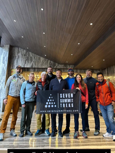 Азербайджанский альпинист покорил вершину Аннапурна в Гималаях