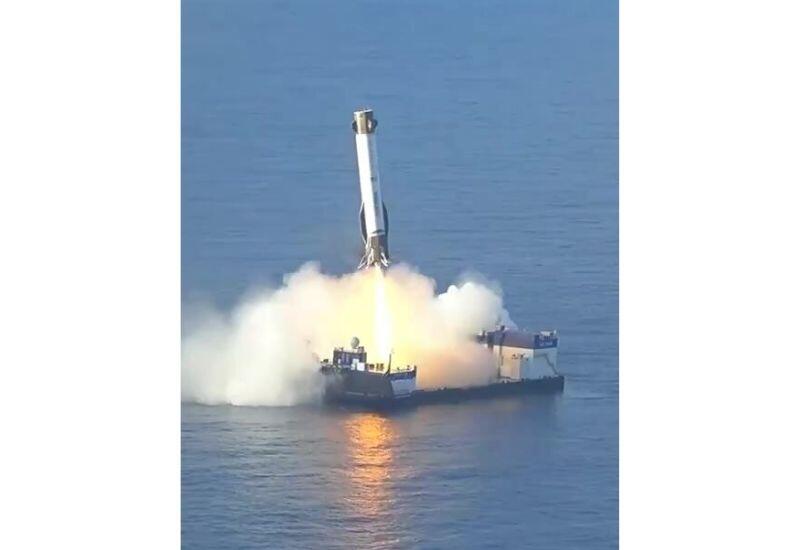 Компания главы Amazon впервые успешно посадила ускоритель ракеты