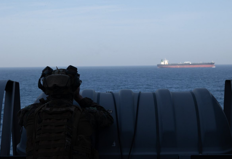 ABŞ-nin dəniz piyadaları İran gəmisini nəzarətə götürüb