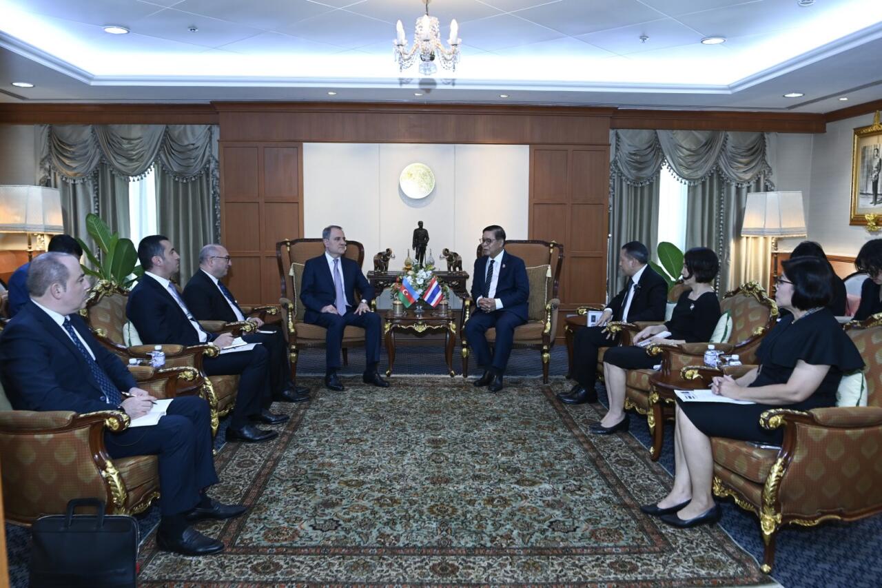 Джейхун Байрамов на переговорах с министром иностранных дел Таиланда