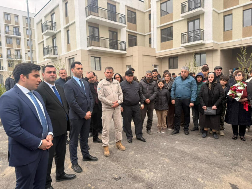 В Агдам вернулась очередная группа бывших вынужденных переселенцев