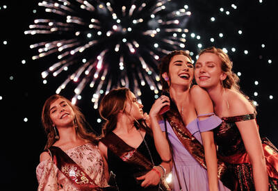 На что стоит обратить внимание при выборе платья на выпускной?