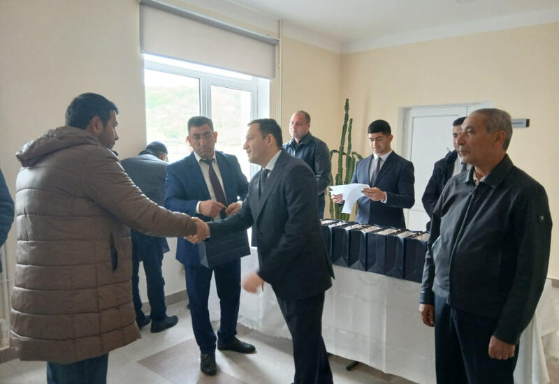 В поселок Гырмызы Базар прибыла очередная группа бывших вынужденных переселенцев