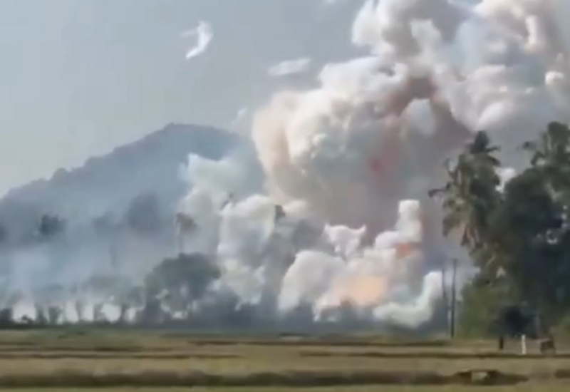 Мощный взрыв на заводе фейерверков в Индии