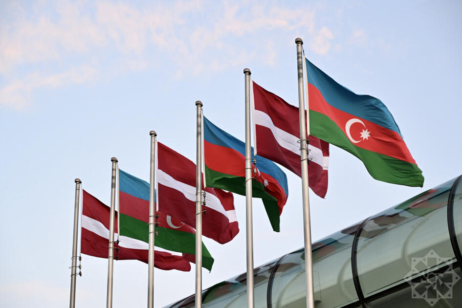 Президент Латвии прибыл с официальным визитом в Азербайджан