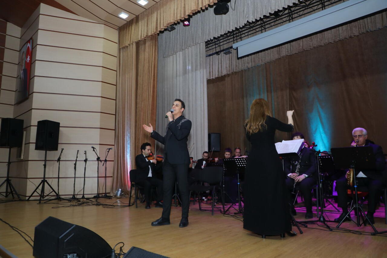 Гастрольный концерт Театра песни имени Рашида Бейбутова в Лянкяране вызвал большой интерес зрителей