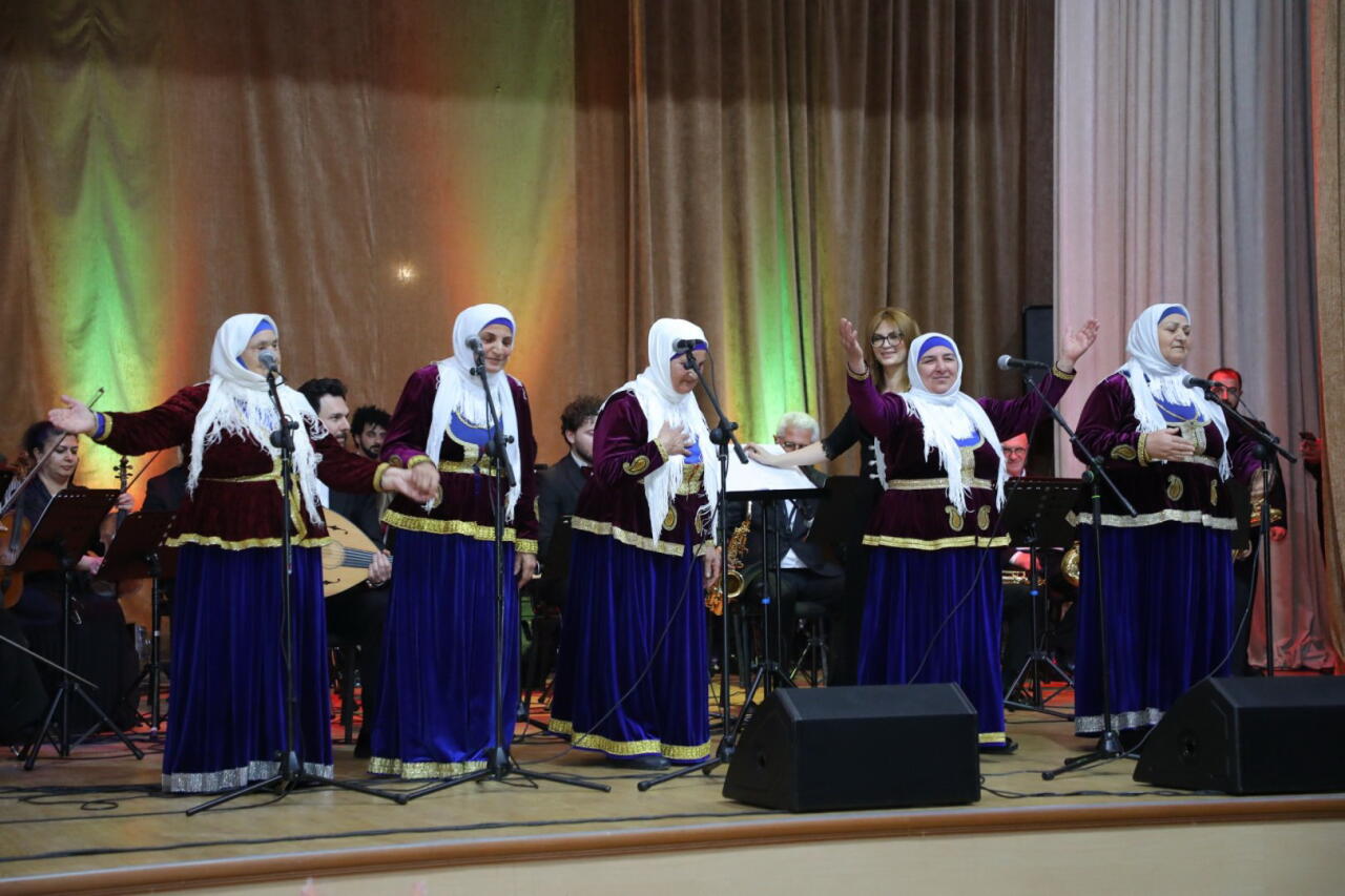 Гастрольный концерт Театра песни имени Рашида Бейбутова в Лянкяране вызвал большой интерес зрителей