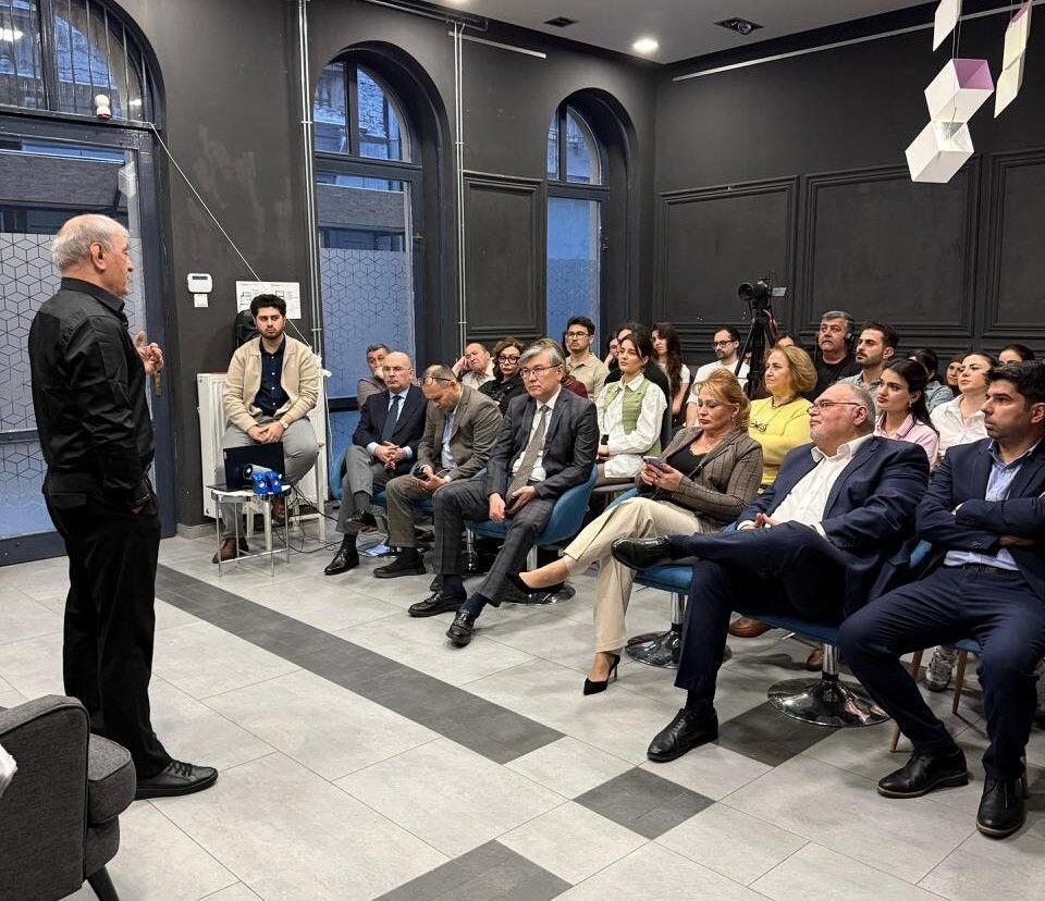 В Будапеште прошла встреча с народным артистом Азербайджана Фахраддином Манафовым