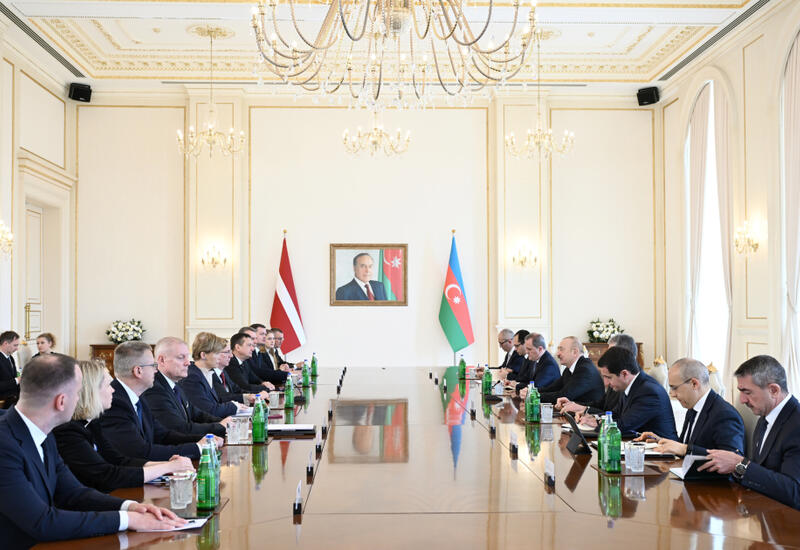 Состоялась встреча Президента Ильхама Алиева с Президентом Латвии в расширенном составе