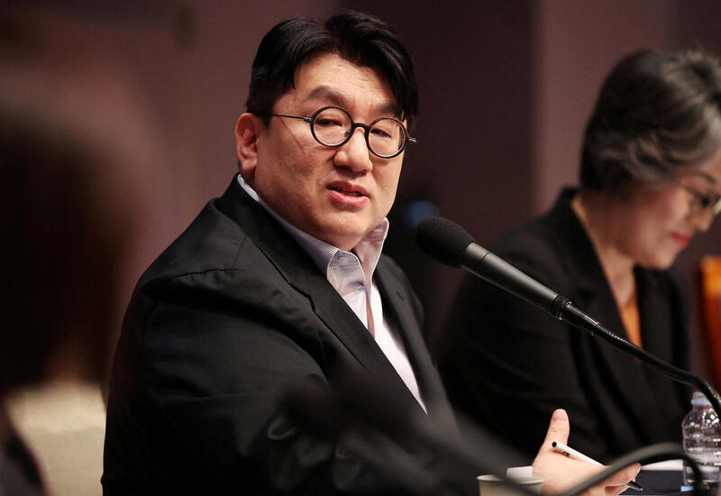 Создателя k-pop группы BTS хотят арестовать