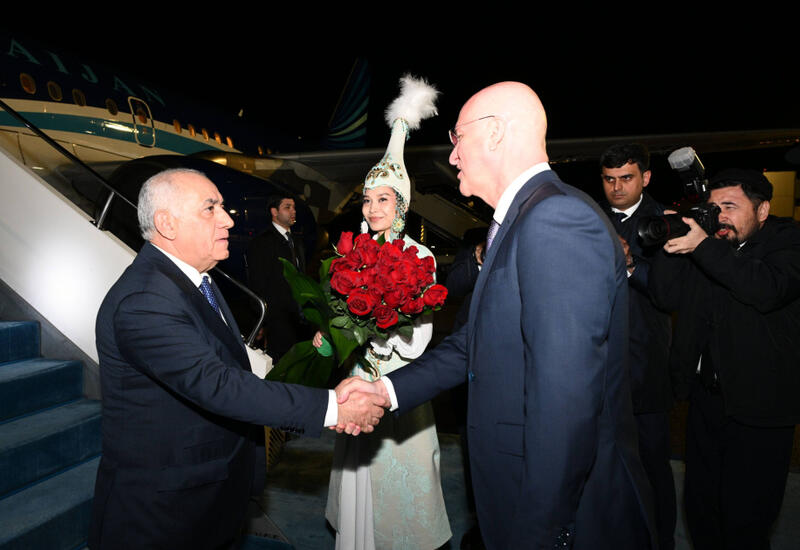 Премьер-министр Али Асадов прибыл с рабочим визитом в Казахстан