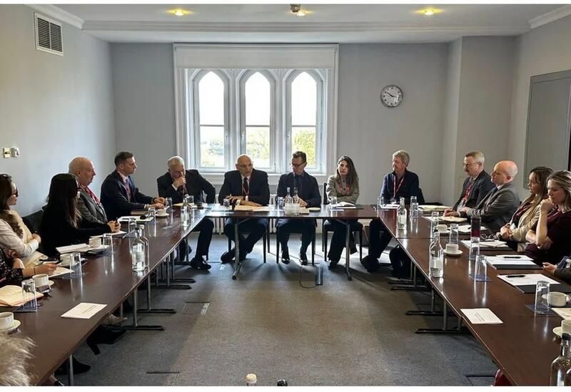 Elçin Əmirbəyov Böyük Britaniyada görüşlər keçirib