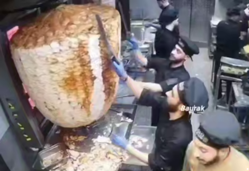 В Египте рухнул вертел с шаурмой весом в полтонны