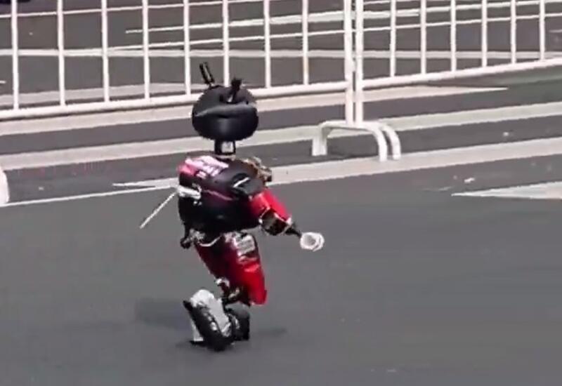 Робот стал звездой полумарафона в Пекине