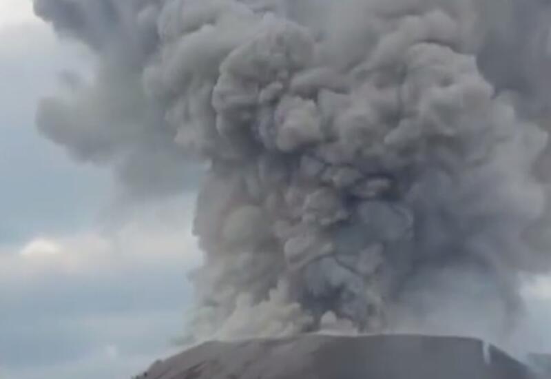 В Гватемале сняли извержение вулкана с вершины кратера
