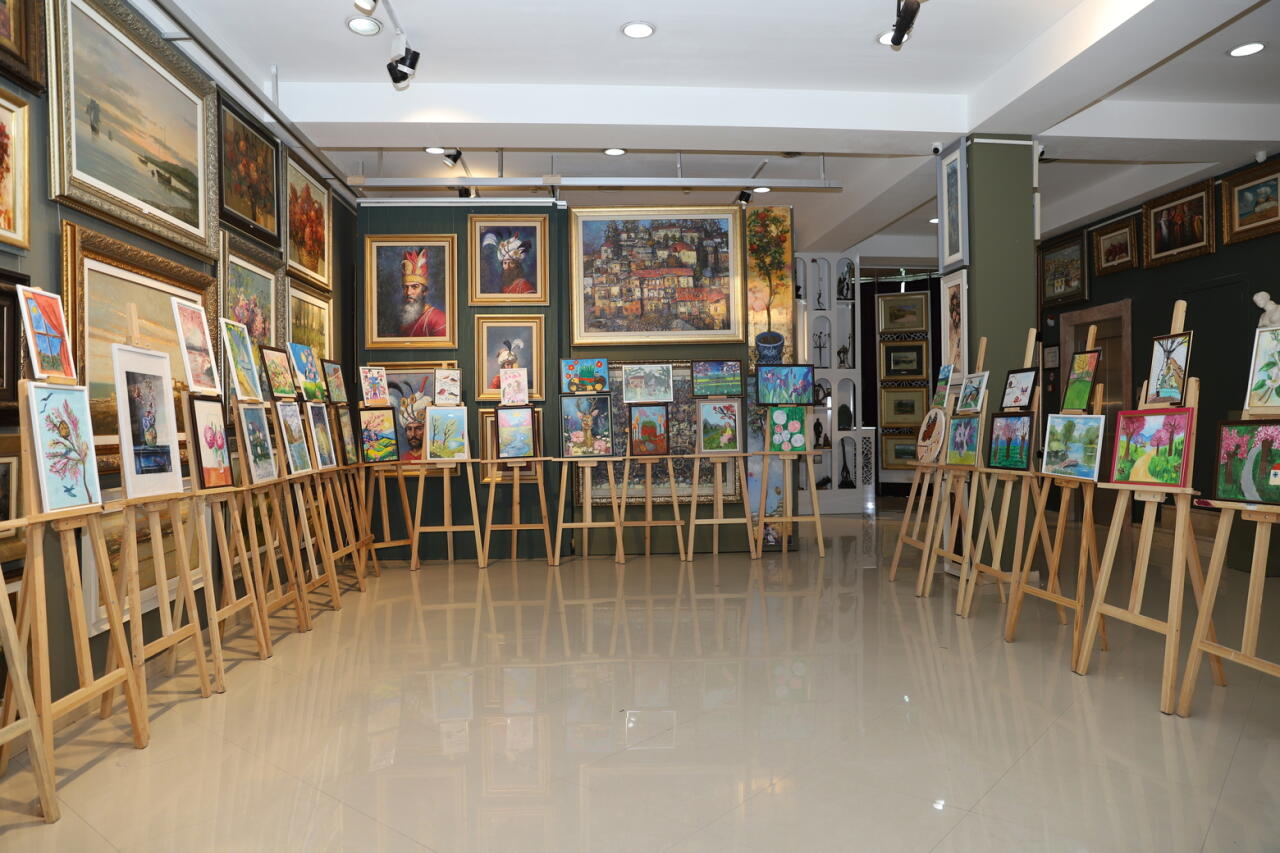 В Баку прошел двухдневный арт-марафон "Соприкоснись с природой, передай ее загадочную красоту!"