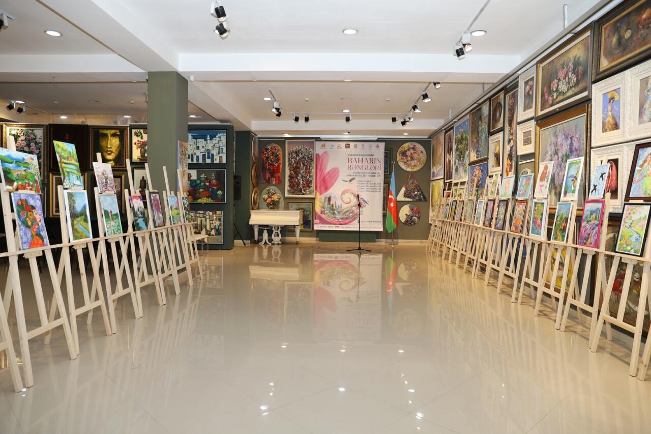 В Баку прошел двухдневный арт-марафон "Соприкоснись с природой, передай ее загадочную красоту!"