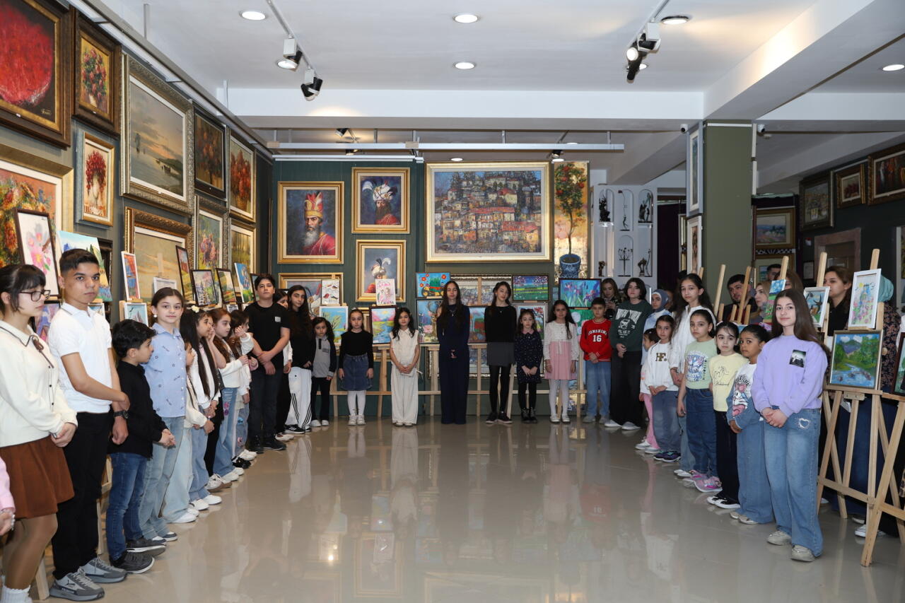 В Баку прошел двухдневный арт-марафон "Соприкоснись с природой, передай ее загадочную красоту!"