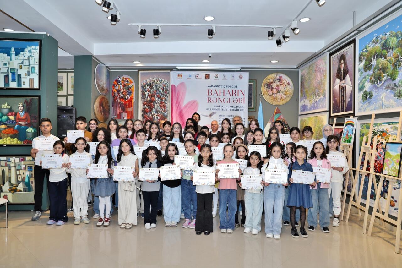 В Баку прошел двухдневный арт-марафон "Соприкоснись с природой, передай ее загадочную красоту!"