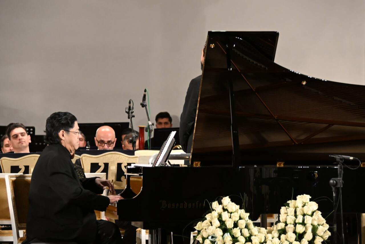 В Баку представлена мировая премьера Геннадия Ровнера "Anabasis"