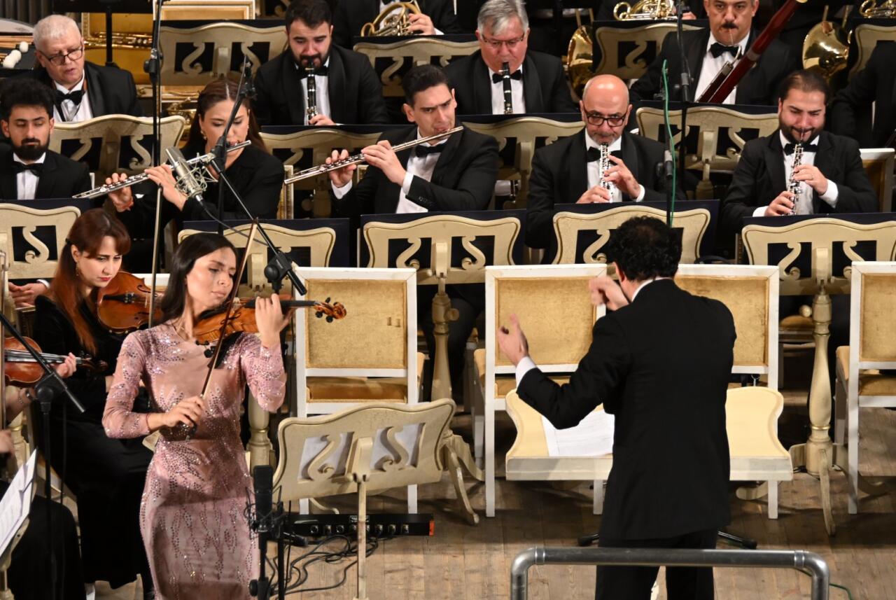 В Баку представлена мировая премьера Геннадия Ровнера "Anabasis"