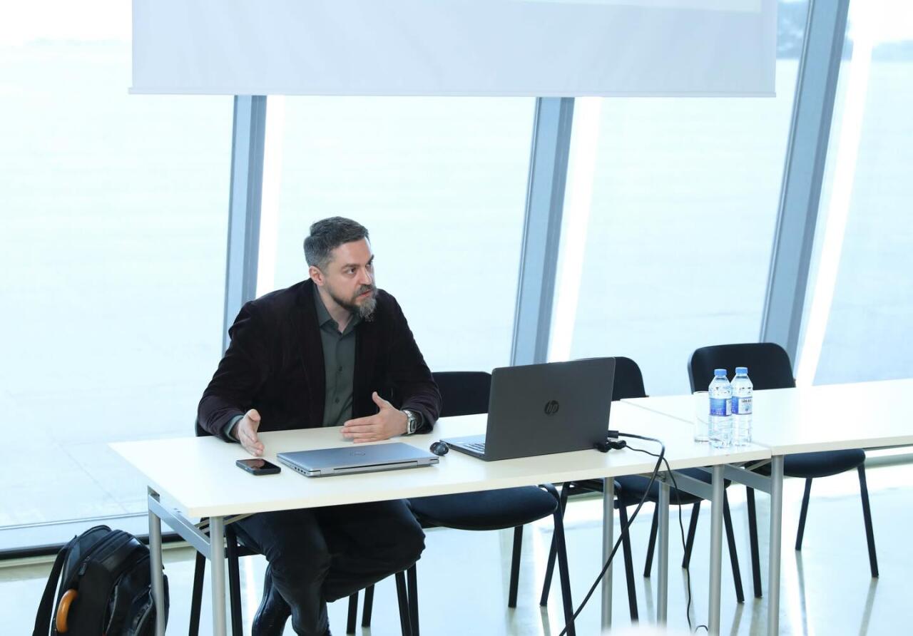 Цифра, свет, искусство: как технологии оживляют историю Азербайджана