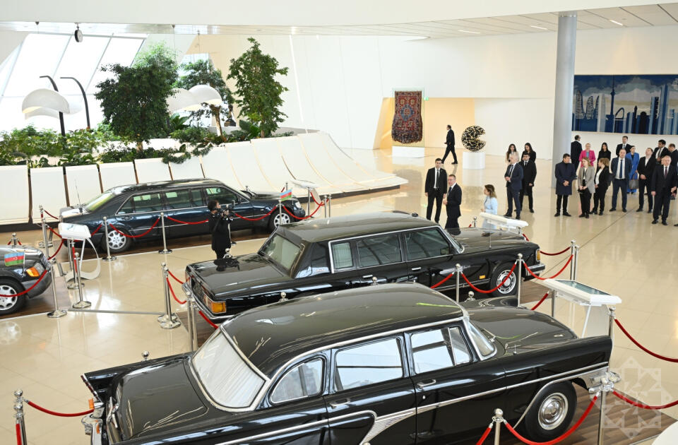 Latviya Prezidenti Edqars Rinkeviçs Heydər Əliyev Mərkəzində olub