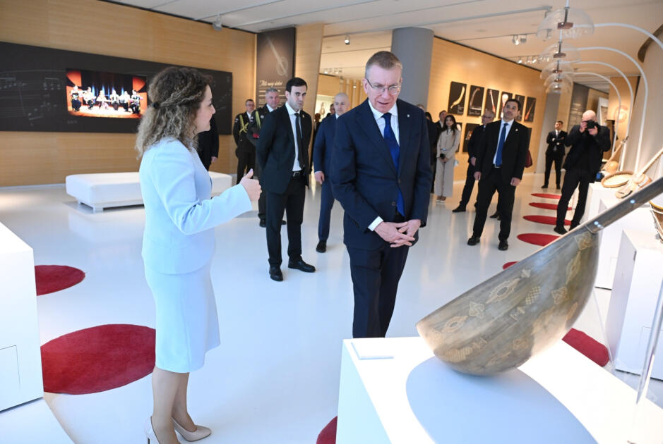 Latviya Prezidenti Edqars Rinkeviçs Heydər Əliyev Mərkəzində olub