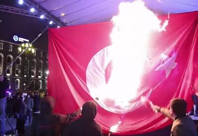 В Ереване сожгли флаг Турции - Пашинян осудил националистов - ВИДЕО